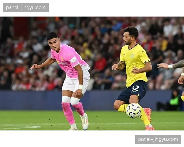 维罗纳vs拉齐奥，主队半场仅一次射门，专注防守反击